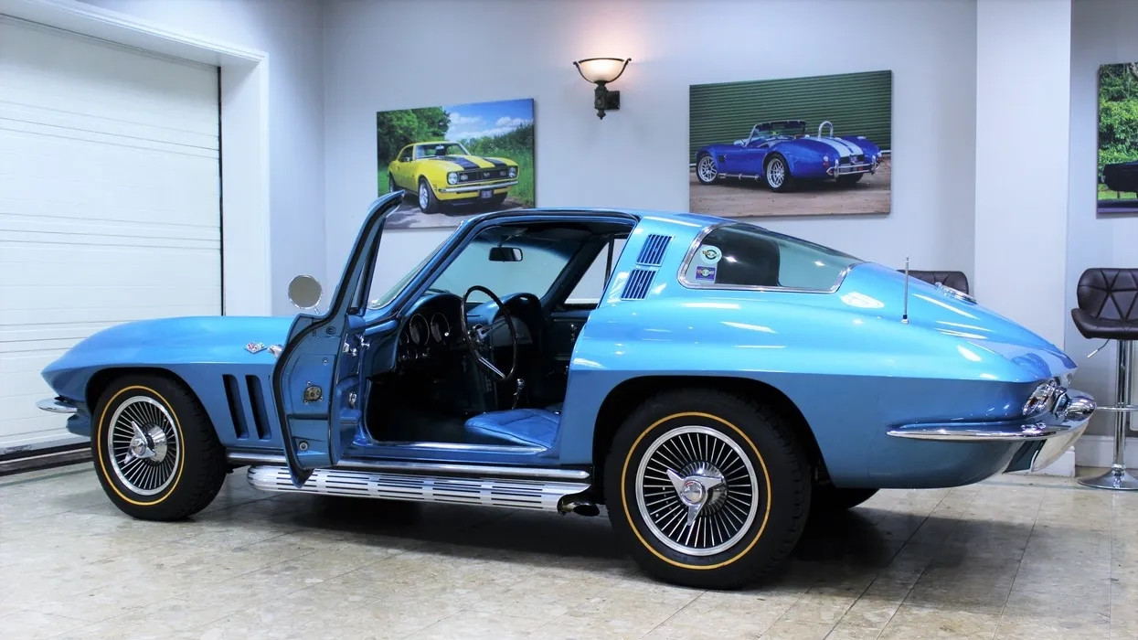Click to Enlarge-Esc to Close Corvette Generations/C2/C2 1965 Blue .jpg
